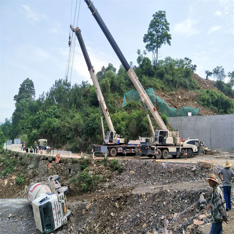 冀州汽车掉沟里叫吊车救援要多少钱
